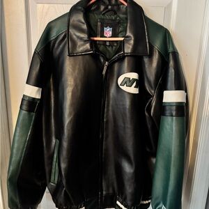 Like new perfect condition zipper front leather JETS Lined jacket No rips stains